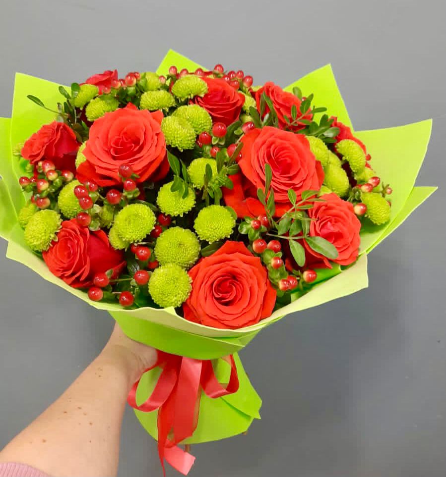 Букет цветов из: Хризантемы и Розы в Перлевке