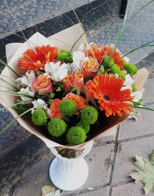 Букет цветов из: Герберы, Хризантемы, Альстромерии и Розы в Перлевке