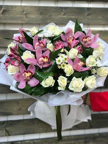 Букет цветов из: Розы и Хризантемы в Перлевке