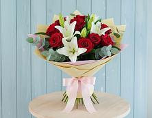 Букет цветов из:  Лилии и Розы в Перлевке