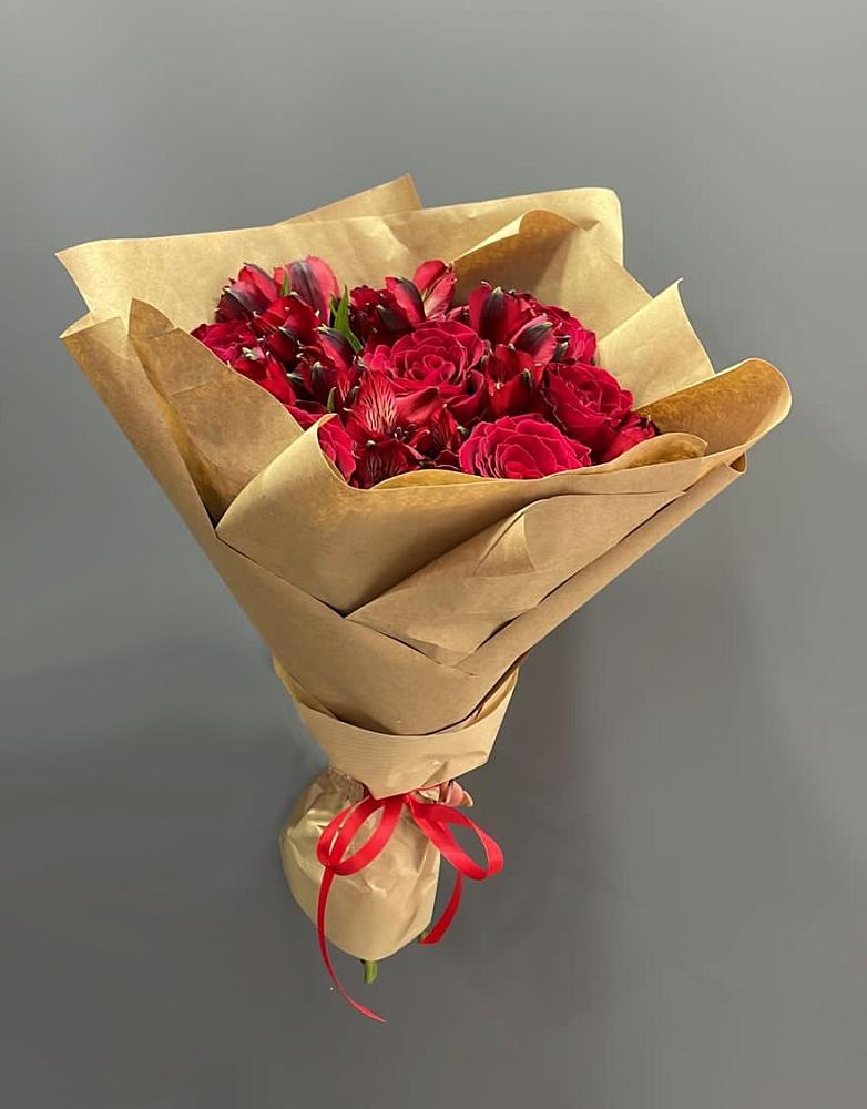 Букет цветов из: Альстромерии и Розы в Перлевке