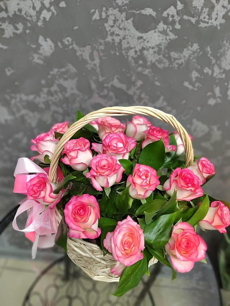 Цветочная композиция из Розы в корзине в Перлевке