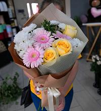 Букет цветов из:  Герберы, Розы и Хризантемы в Перлевке