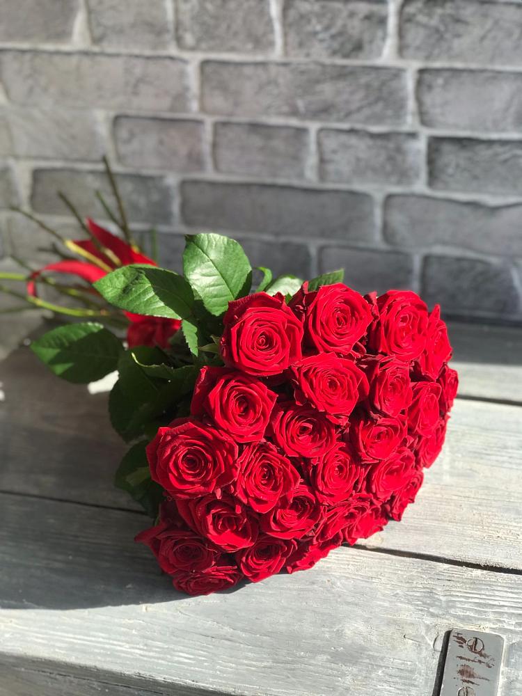 Букет Красные розы Фридом в Перлевке