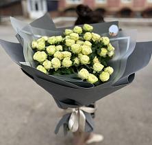 Букет Белые кустовые розы Солинеро в Перлевке