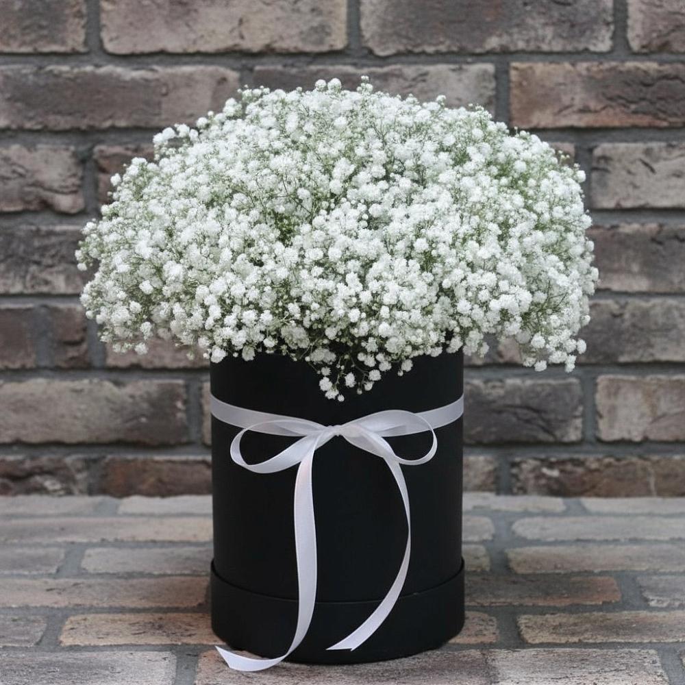 Цветочная композиция из Гипсофила в шляпной коробке в Перлевке