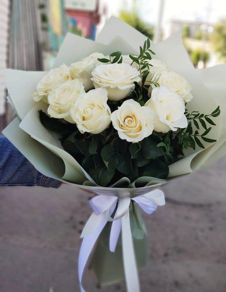 Букет Белые розы Проуд в Перлевке
