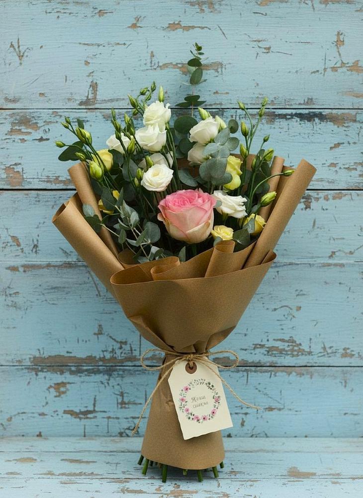 Букет цветов из: Розы и Лизиантусы в Перлевке