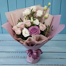 Букет цветов из:  Розы и Лизиантусы в Перлевке