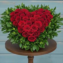 Цветочная композиция из Розы в виде сердца в Перлевке