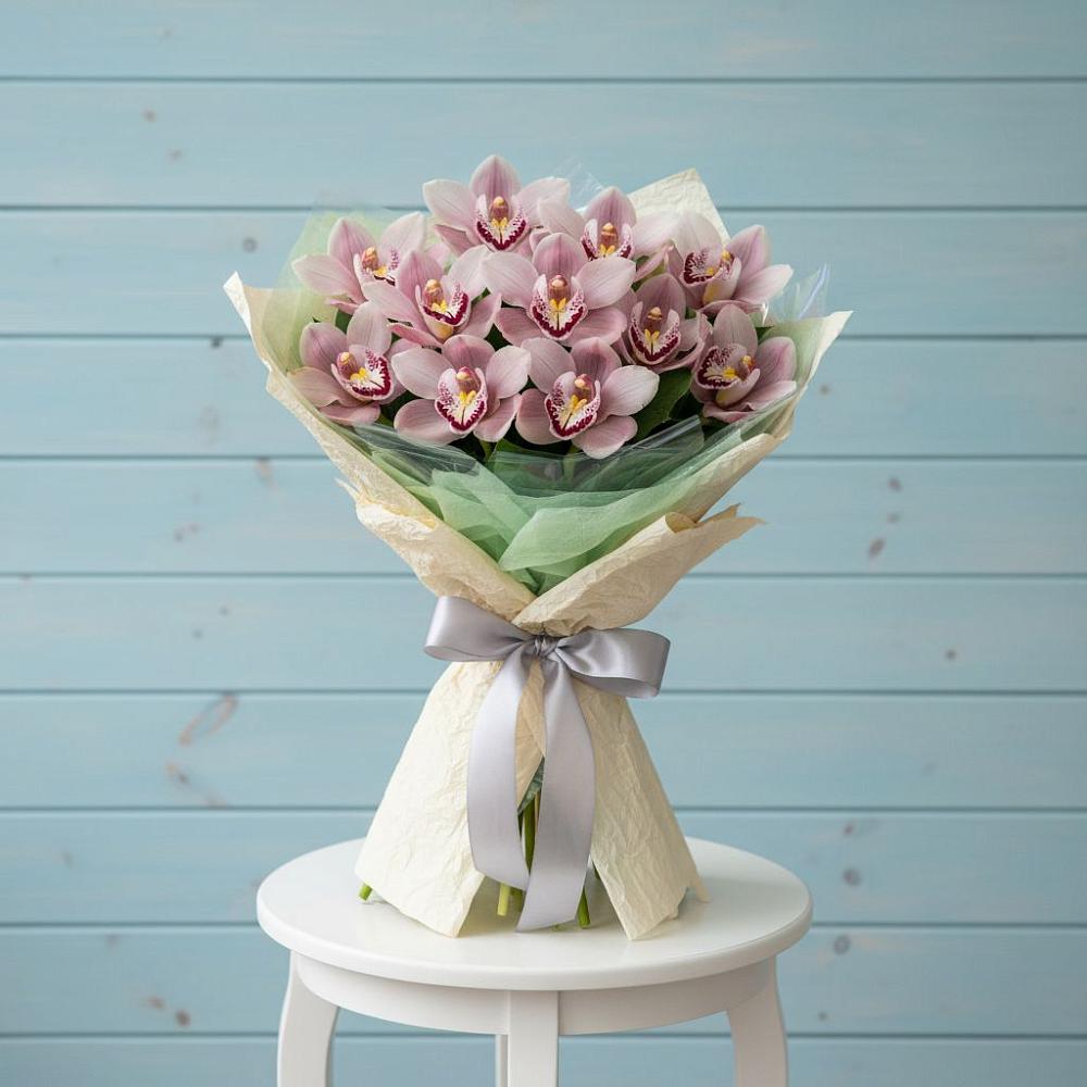 Букет цветов из: Орхидеи и Розы в Перлевке