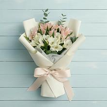 Букет цветов из:  Альстромерии в Перлевке