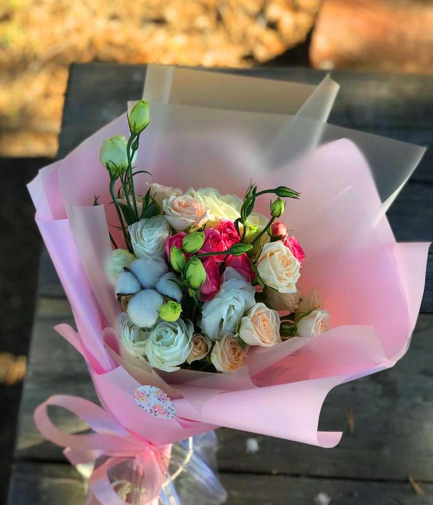 Букет цветов из: Розы и Лизиантусы в Перлевке