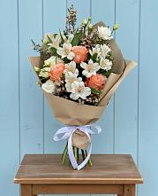 Букет цветов из:  Альстромерии, Лизиантусы, Розы и Хризантемы в Перлевке