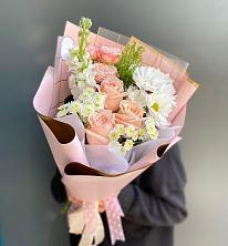 Букет цветов из:  Хризантемы и Розы в Перлевке