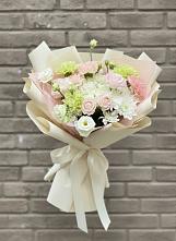 Букет цветов из:  Гвоздики, Розы, Лизиантусы и Хризантемы в Перлевке