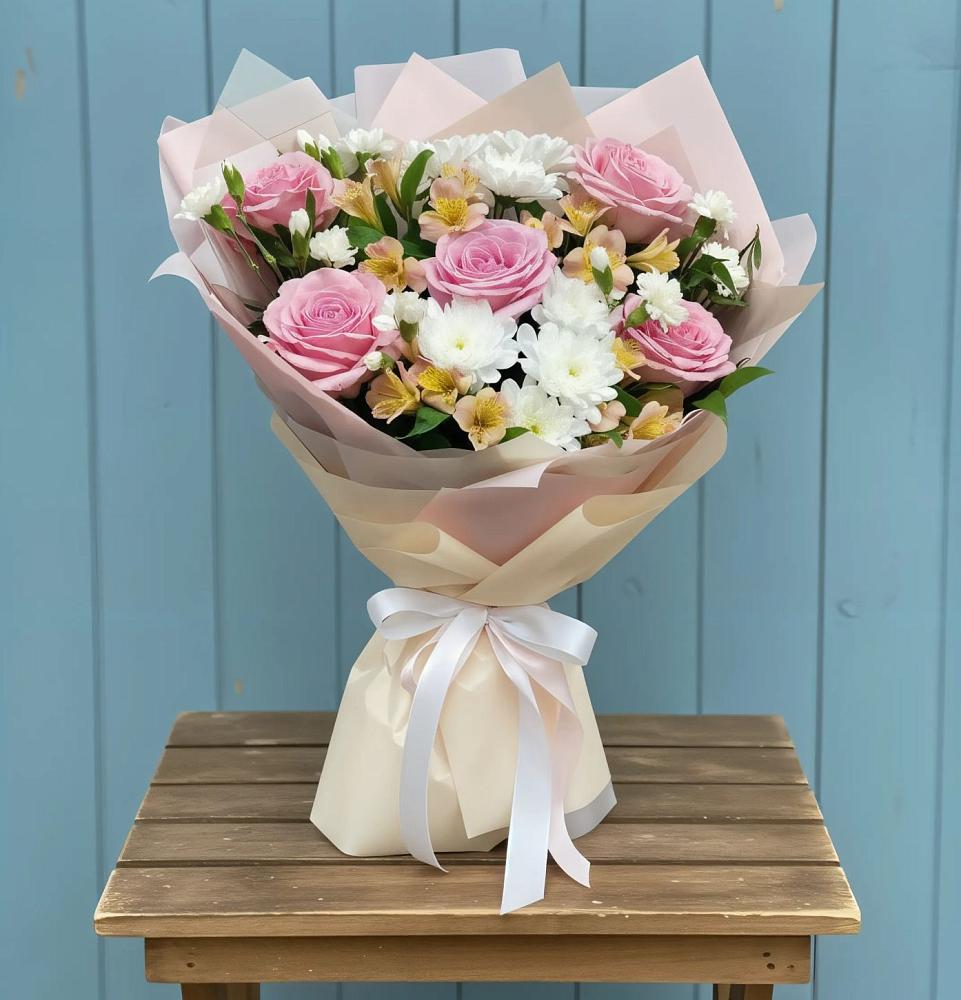 Букет цветов из: Гвоздики, Орхидеи и Розы в Перлевке