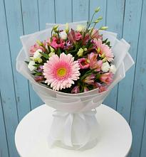 Букет цветов из:  Герберы, Альстромерии и Лизиантусы в Перлевке