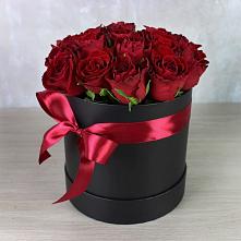 Цветочная композиция из Розы в шляпной коробке в Перлевке