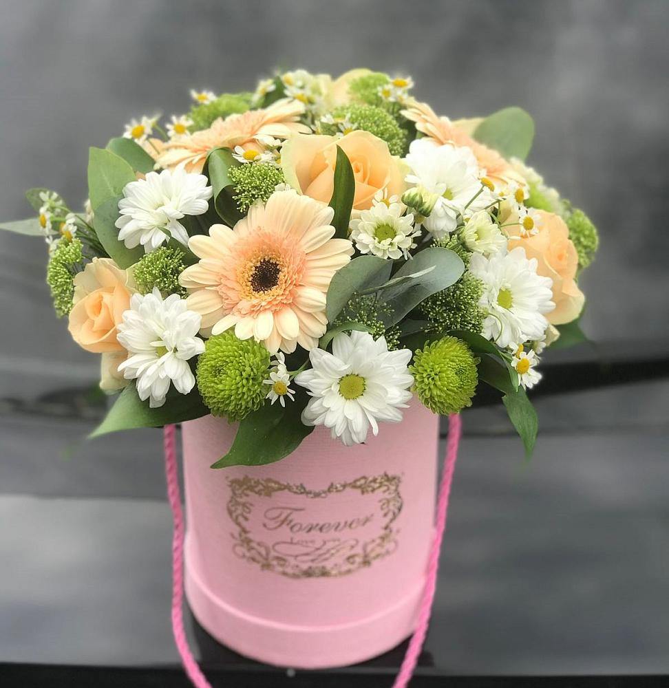 Цветочная композиция из Розы, Герберы и Хризантемы в шляпной коробке в Перлевке