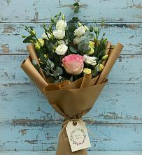 Букет цветов из:  Розы и Лизиантусы в Перлевке
