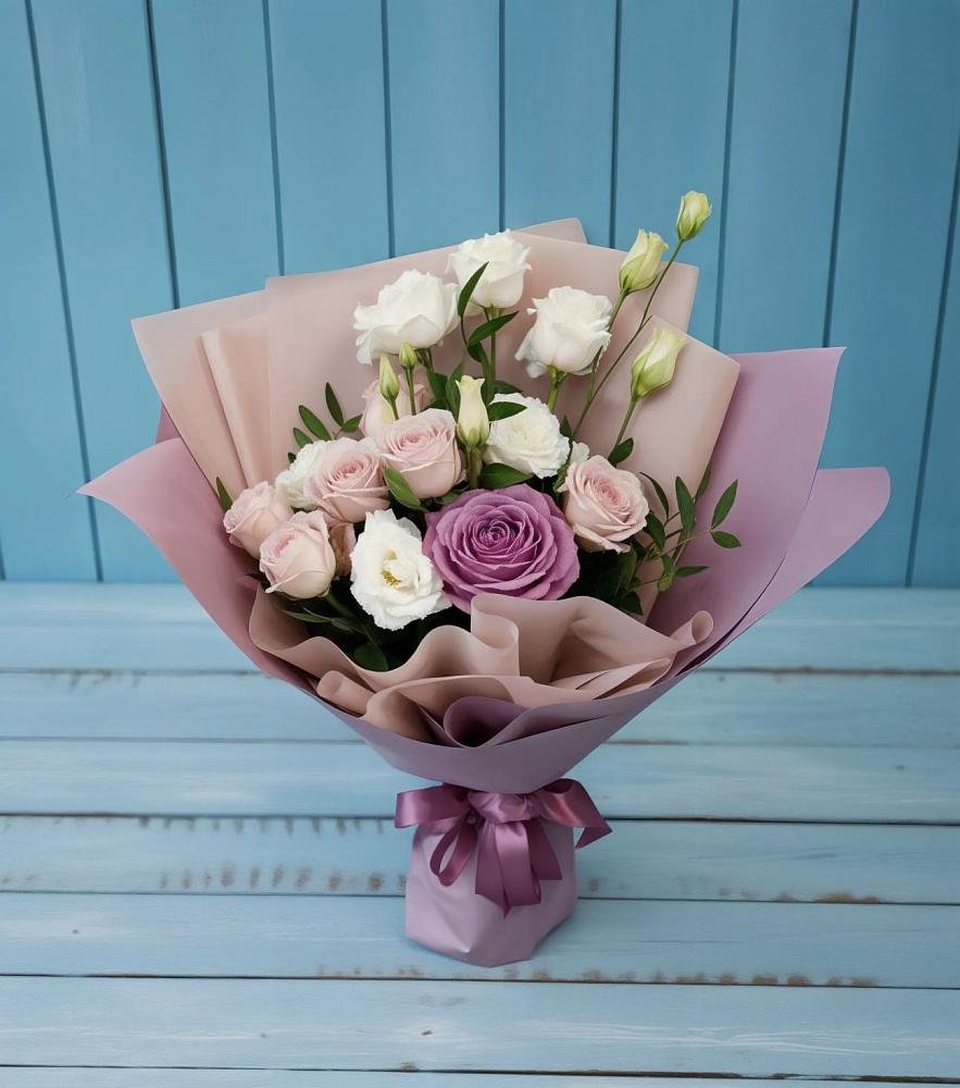 Букет цветов из: Розы и Лизиантусы в Перлевке